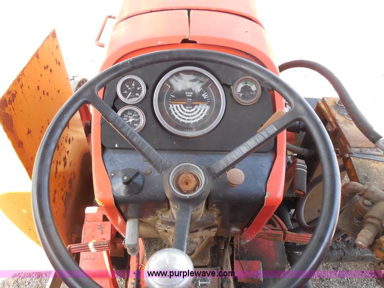 image for item I1500 1983 John Deere 2640 tractor