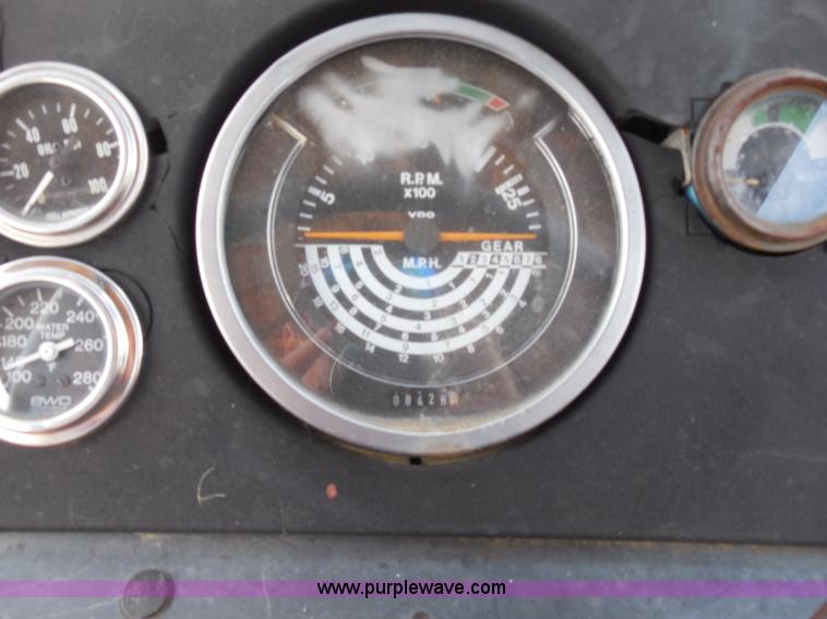 image for item I1500 1983 John Deere 2640 tractor