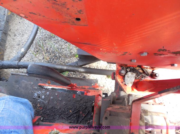 image for item I1500 1983 John Deere 2640 tractor