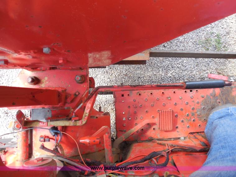 image for item I1500 1983 John Deere 2640 tractor