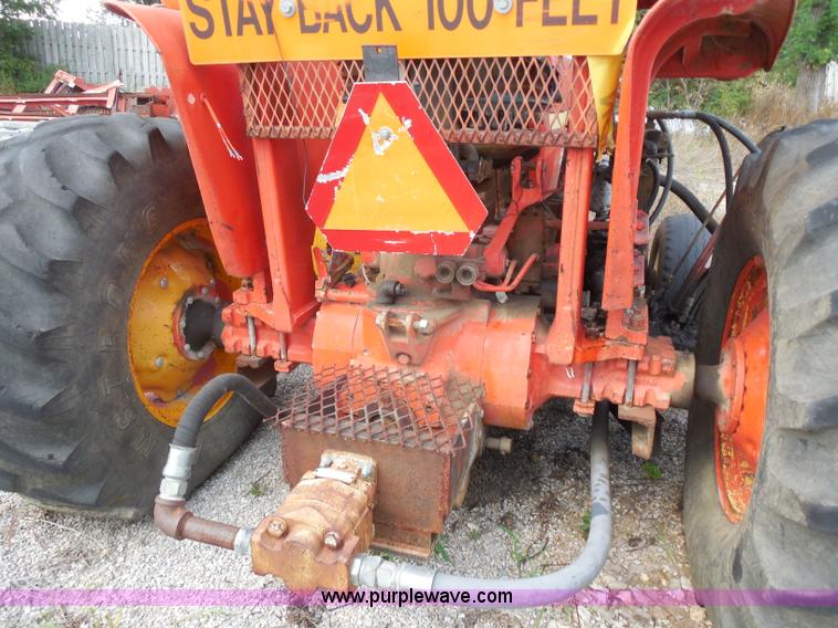 image for item I1500 1983 John Deere 2640 tractor