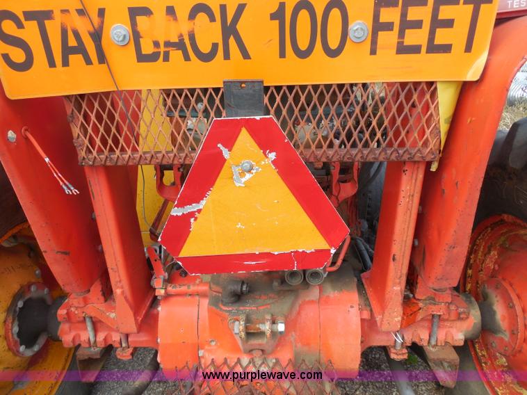 image for item I1500 1983 John Deere 2640 tractor