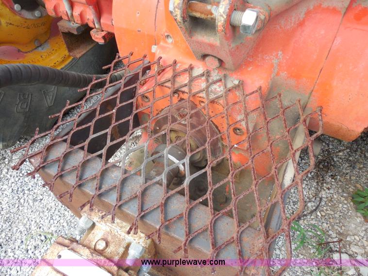 image for item I1500 1983 John Deere 2640 tractor