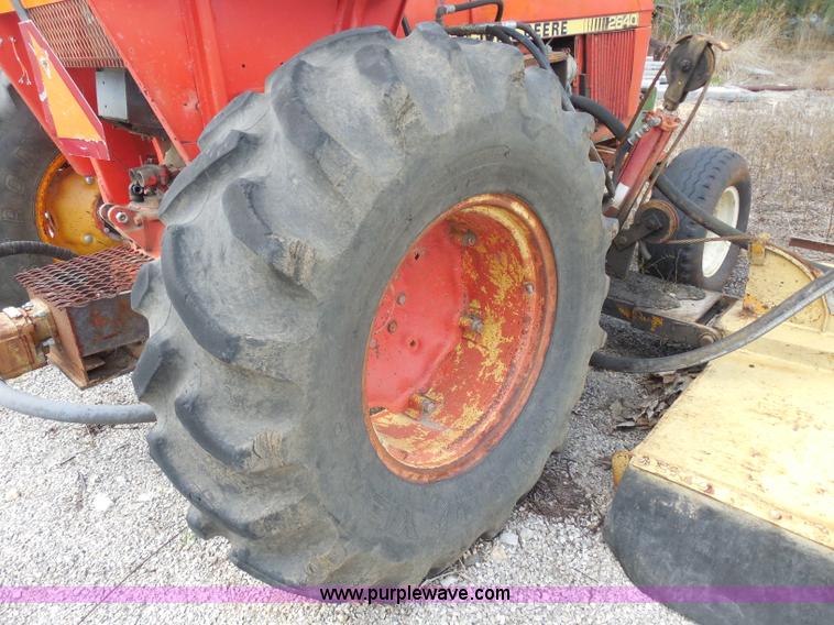 image for item I1500 1983 John Deere 2640 tractor