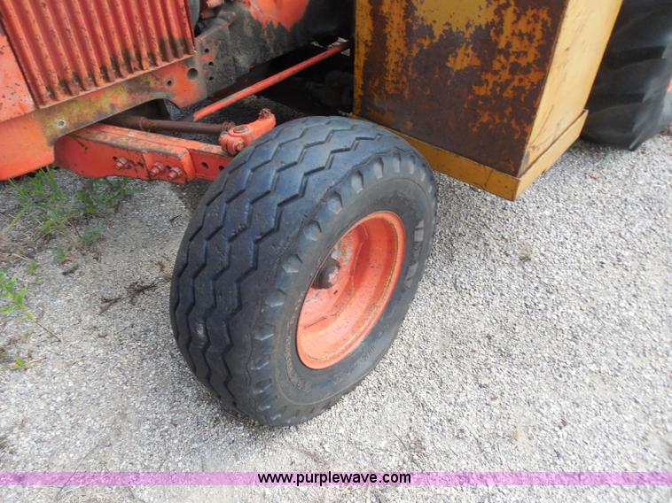 image for item I1500 1983 John Deere 2640 tractor