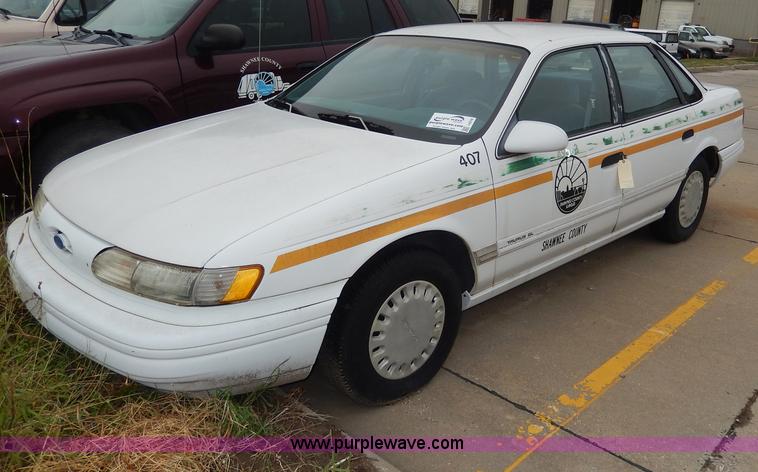 image for item I4276 1993 Ford Taurus GL