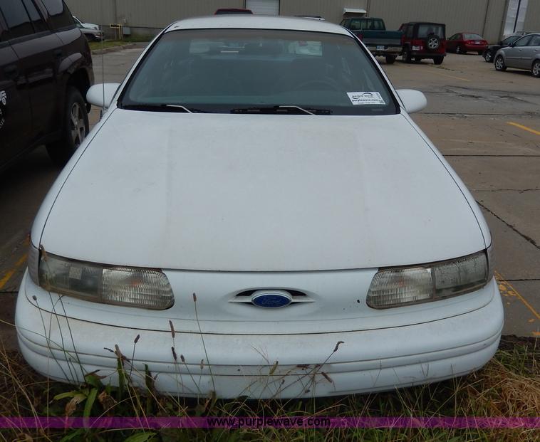 image for item I4276 1993 Ford Taurus GL