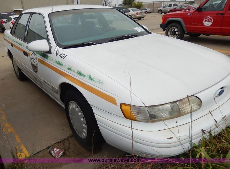 image for item I4276 1993 Ford Taurus GL