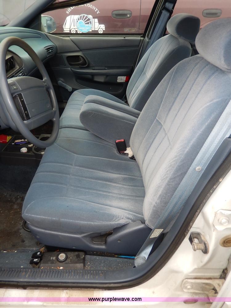 image for item I4276 1993 Ford Taurus GL