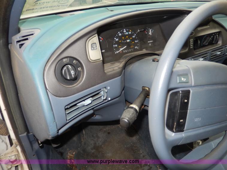 image for item I4276 1993 Ford Taurus GL