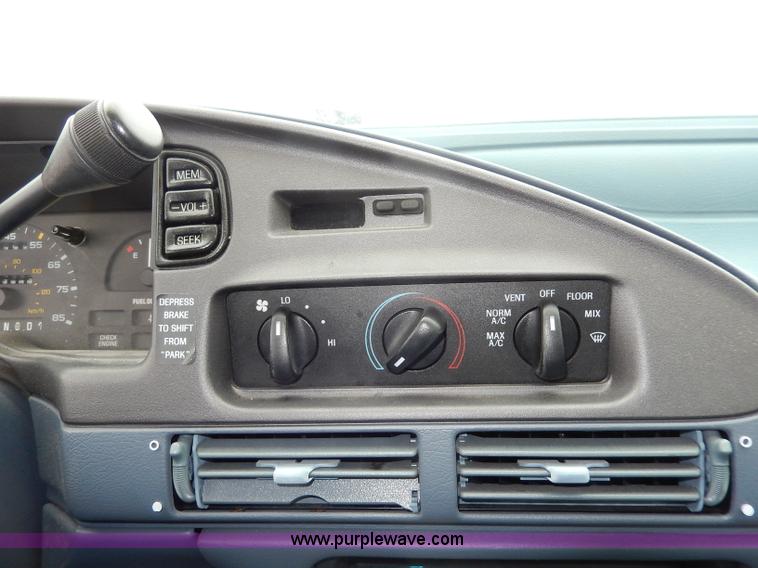 image for item I4276 1993 Ford Taurus GL