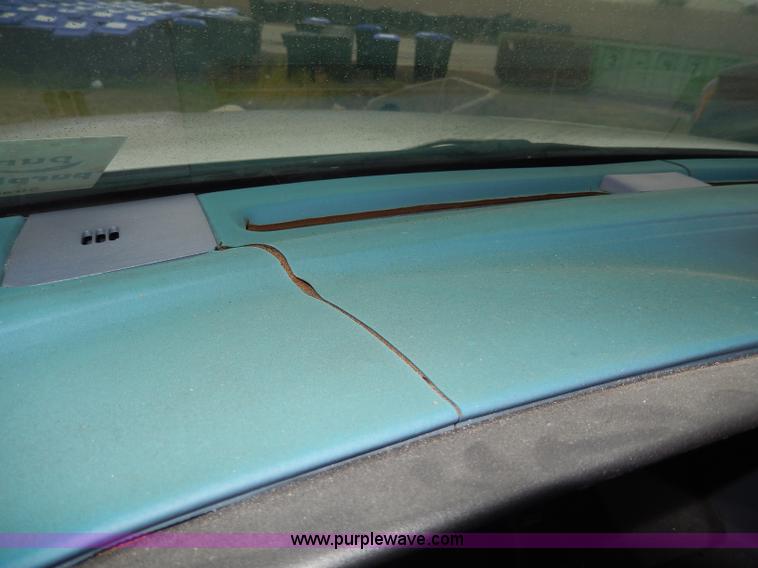 image for item I4276 1993 Ford Taurus GL