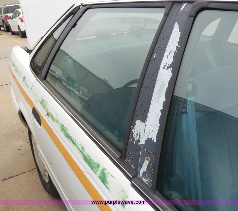 image for item I4276 1993 Ford Taurus GL