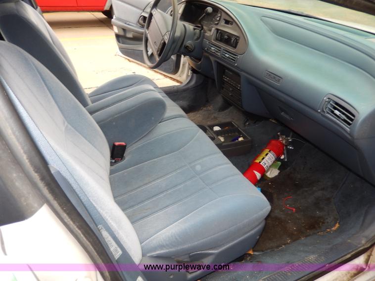 image for item I4276 1993 Ford Taurus GL