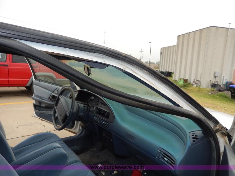 image for item I4276 1993 Ford Taurus GL