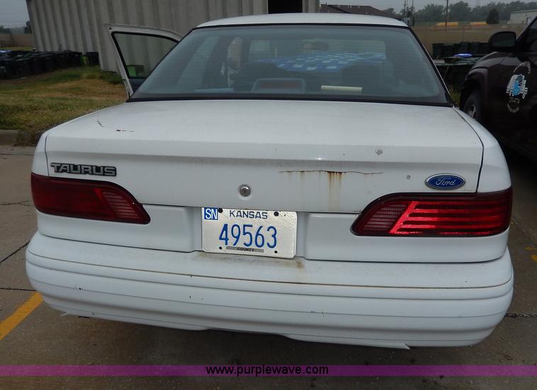 image for item I4276 1993 Ford Taurus GL