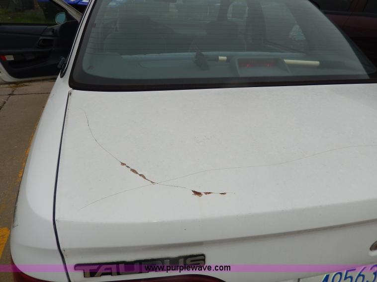 image for item I4276 1993 Ford Taurus GL