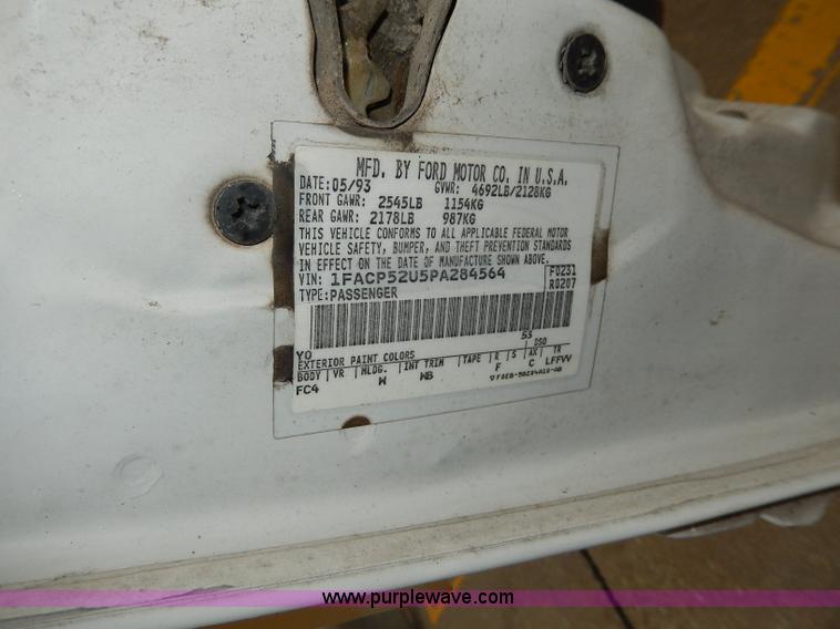 image for item I4276 1993 Ford Taurus GL