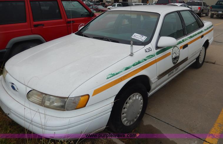 1993 Ford Taurus GL in Topeka, KS | Item I4280 sold | Purple Wave