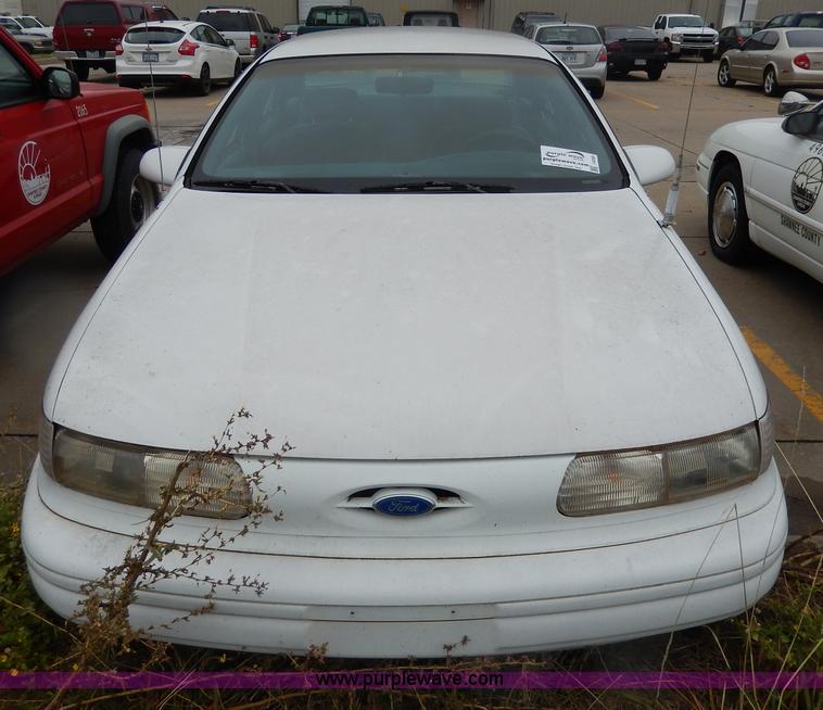 image for item I4280 1993 Ford Taurus GL
