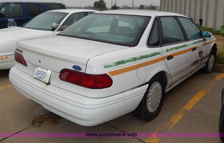 image for item I4280 1993 Ford Taurus GL