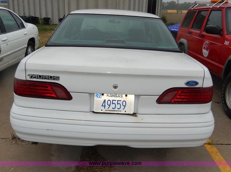 image for item I4280 1993 Ford Taurus GL