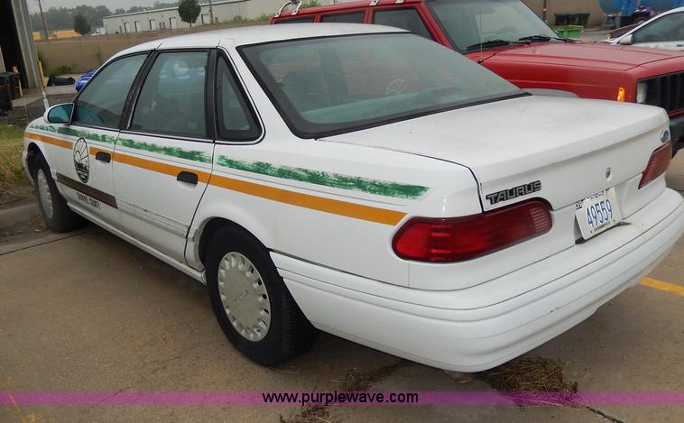 image for item I4280 1993 Ford Taurus GL