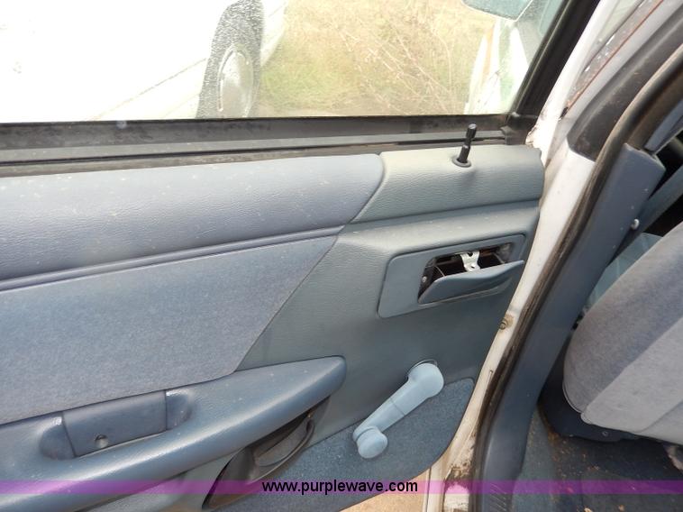 image for item I4280 1993 Ford Taurus GL