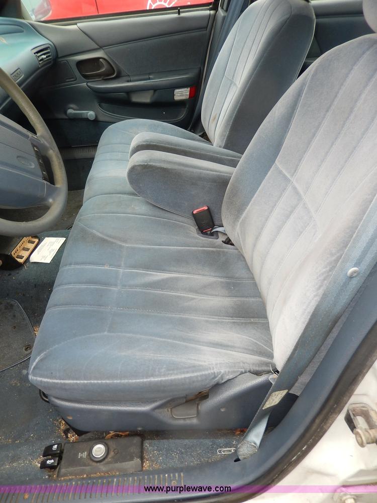 image for item I4280 1993 Ford Taurus GL