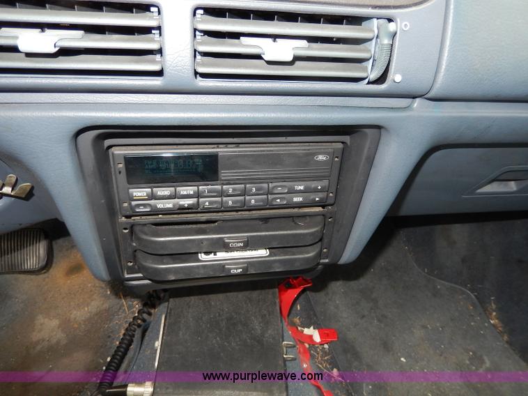 image for item I4280 1993 Ford Taurus GL