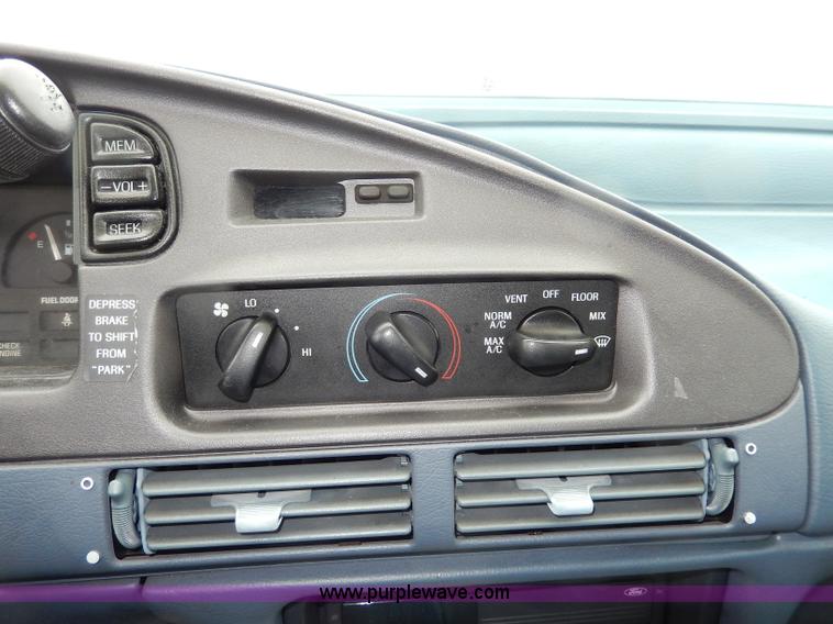 image for item I4280 1993 Ford Taurus GL