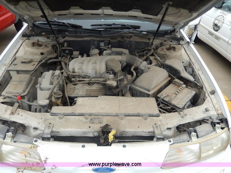 image for item I4280 1993 Ford Taurus GL
