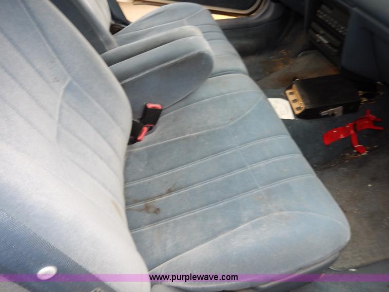 image for item I4280 1993 Ford Taurus GL