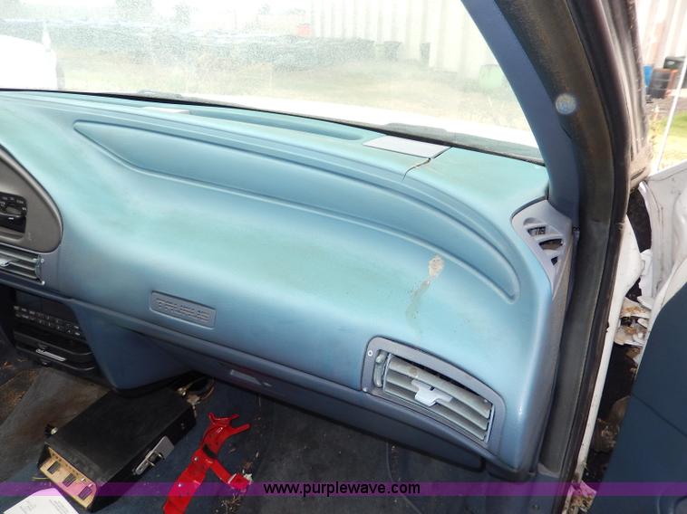 image for item I4280 1993 Ford Taurus GL