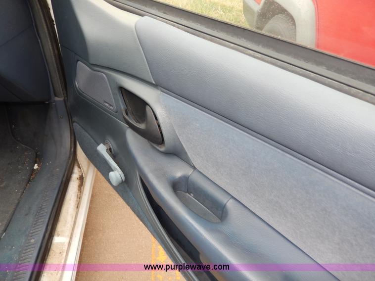 image for item I4280 1993 Ford Taurus GL