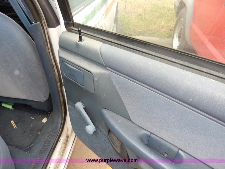 image for item I4280 1993 Ford Taurus GL