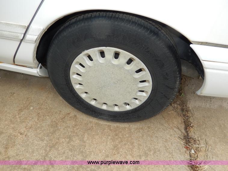 image for item I4280 1993 Ford Taurus GL