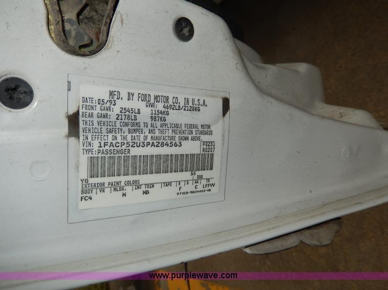 image for item I4280 1993 Ford Taurus GL