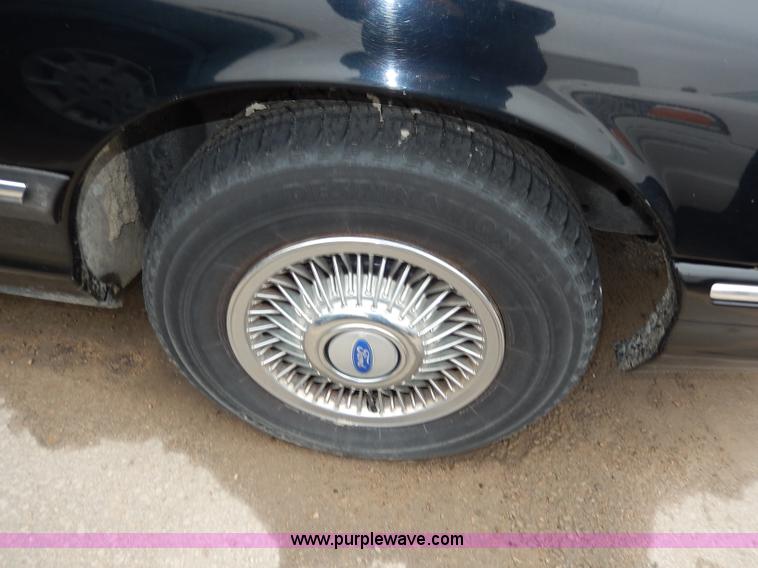 image for item I4281 1997 Ford Crown Victoria