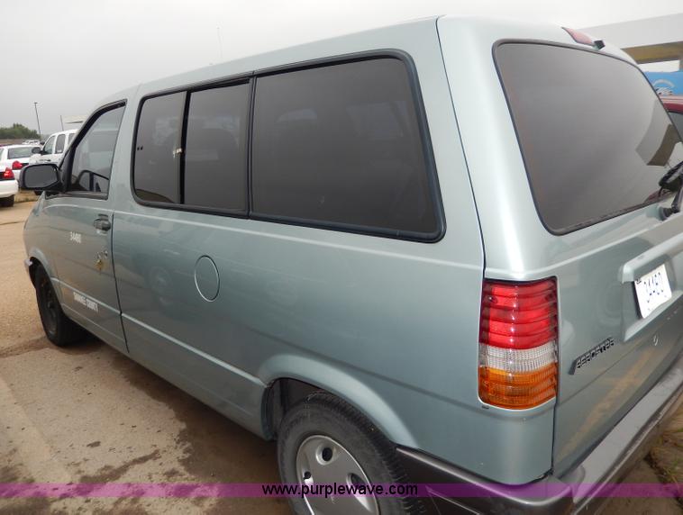 image for item I4282 1996 Ford Aerostar XLT van