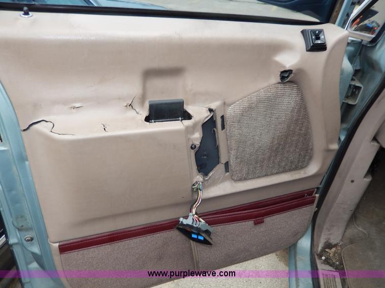 image for item I4282 1996 Ford Aerostar XLT van