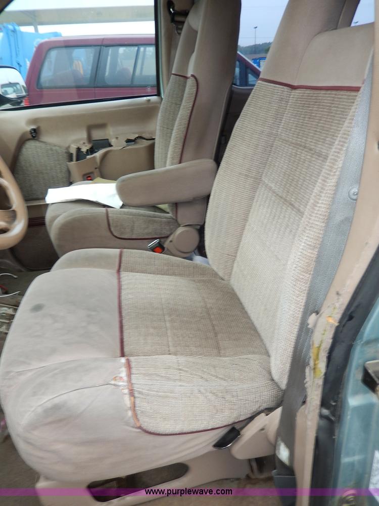 image for item I4282 1996 Ford Aerostar XLT van