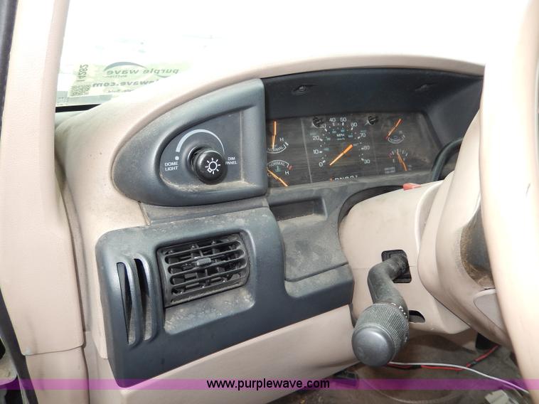 image for item I4282 1996 Ford Aerostar XLT van