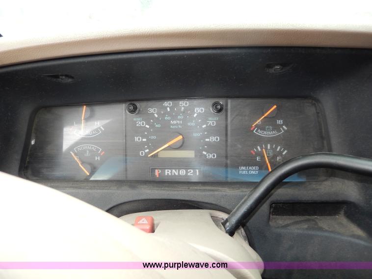 image for item I4282 1996 Ford Aerostar XLT van