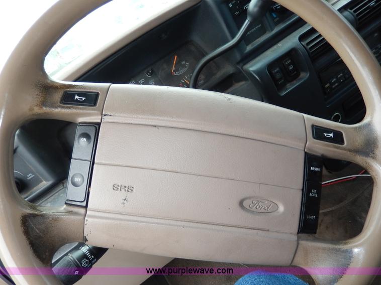 image for item I4282 1996 Ford Aerostar XLT van