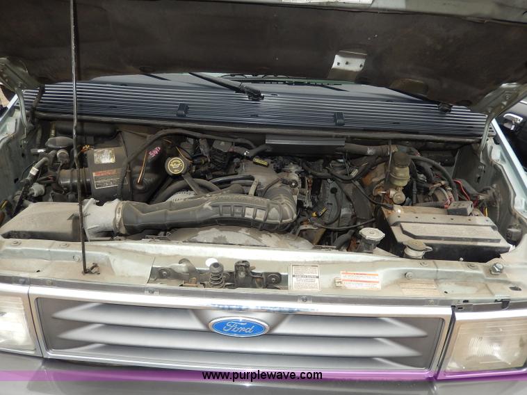 image for item I4282 1996 Ford Aerostar XLT van