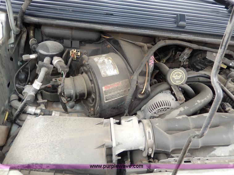 image for item I4282 1996 Ford Aerostar XLT van