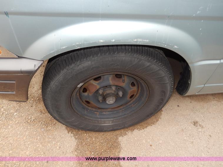 image for item I4282 1996 Ford Aerostar XLT van