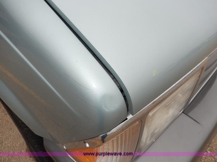 image for item I4282 1996 Ford Aerostar XLT van