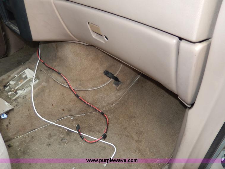 image for item I4282 1996 Ford Aerostar XLT van